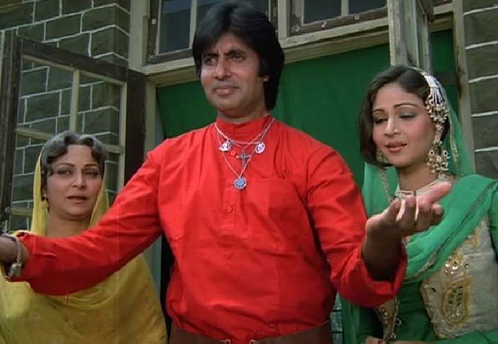 With Waheeda Rehman and Rati Agnihotri on the sets of his film, 'Coolie'.