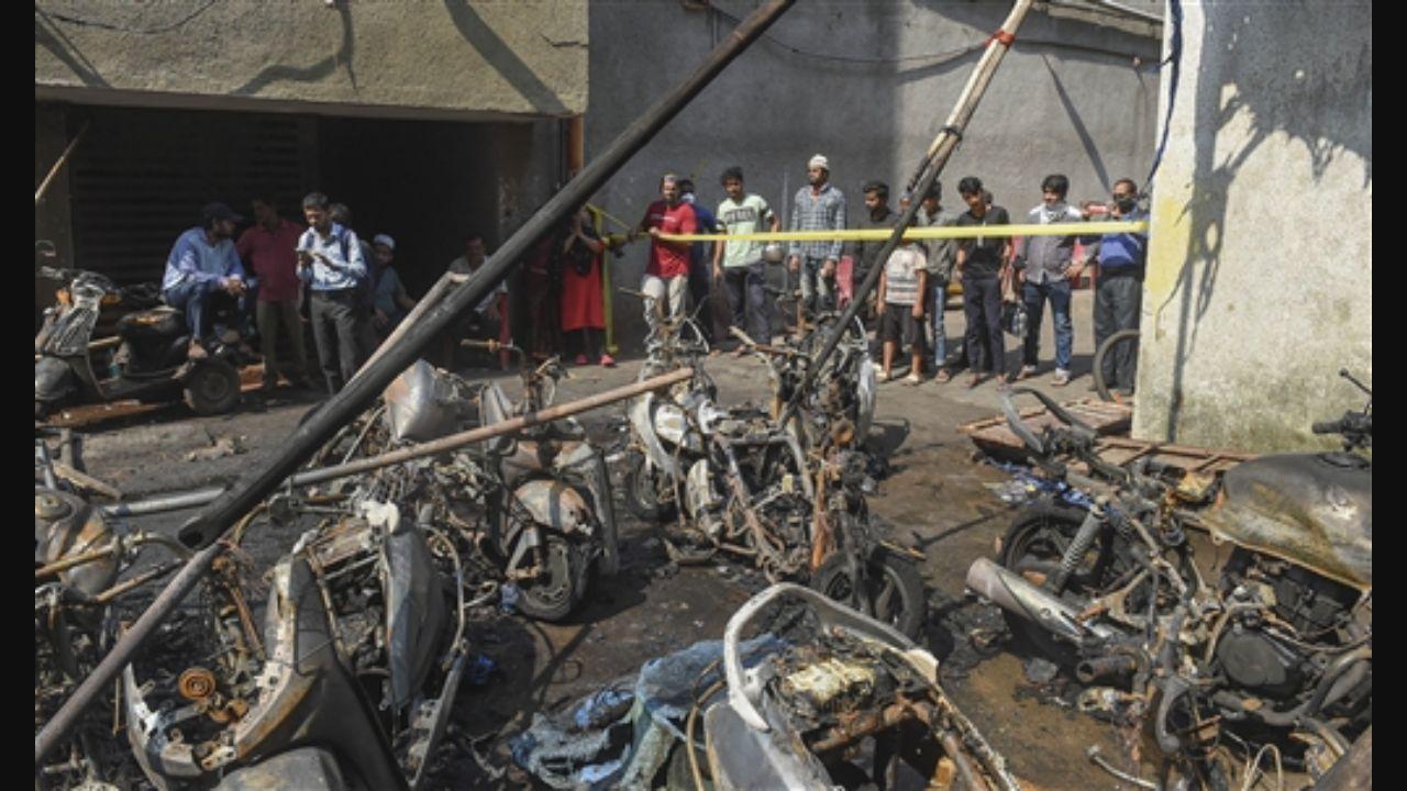 Mumbai: Over 30 motorcycles gutted in fire at Kurla
