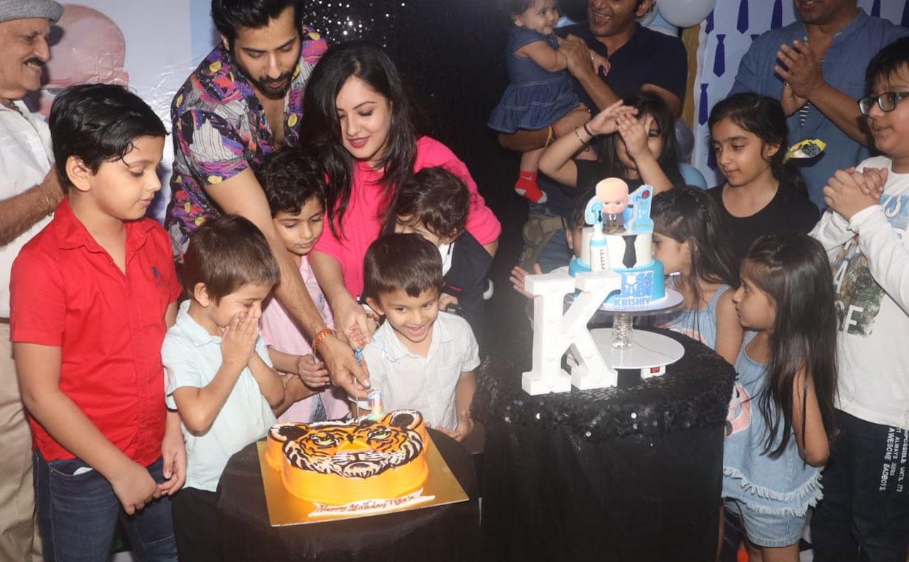 Puja Banerjee, Kunal Verma's son Krishiv had a Tiger-themed cake for his first birthday and the craziness can be clearly seen in the picture, with kids rushing to have a glimpse of the birthday boy cutting his first birthday cake and wanting to have a bite. This moment is pure nostalgia stuff!