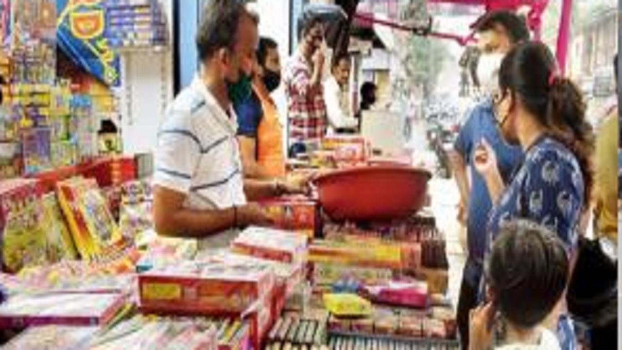Calcutta HC puts blanket ban on firecrackers during Kali Puja, Diwali