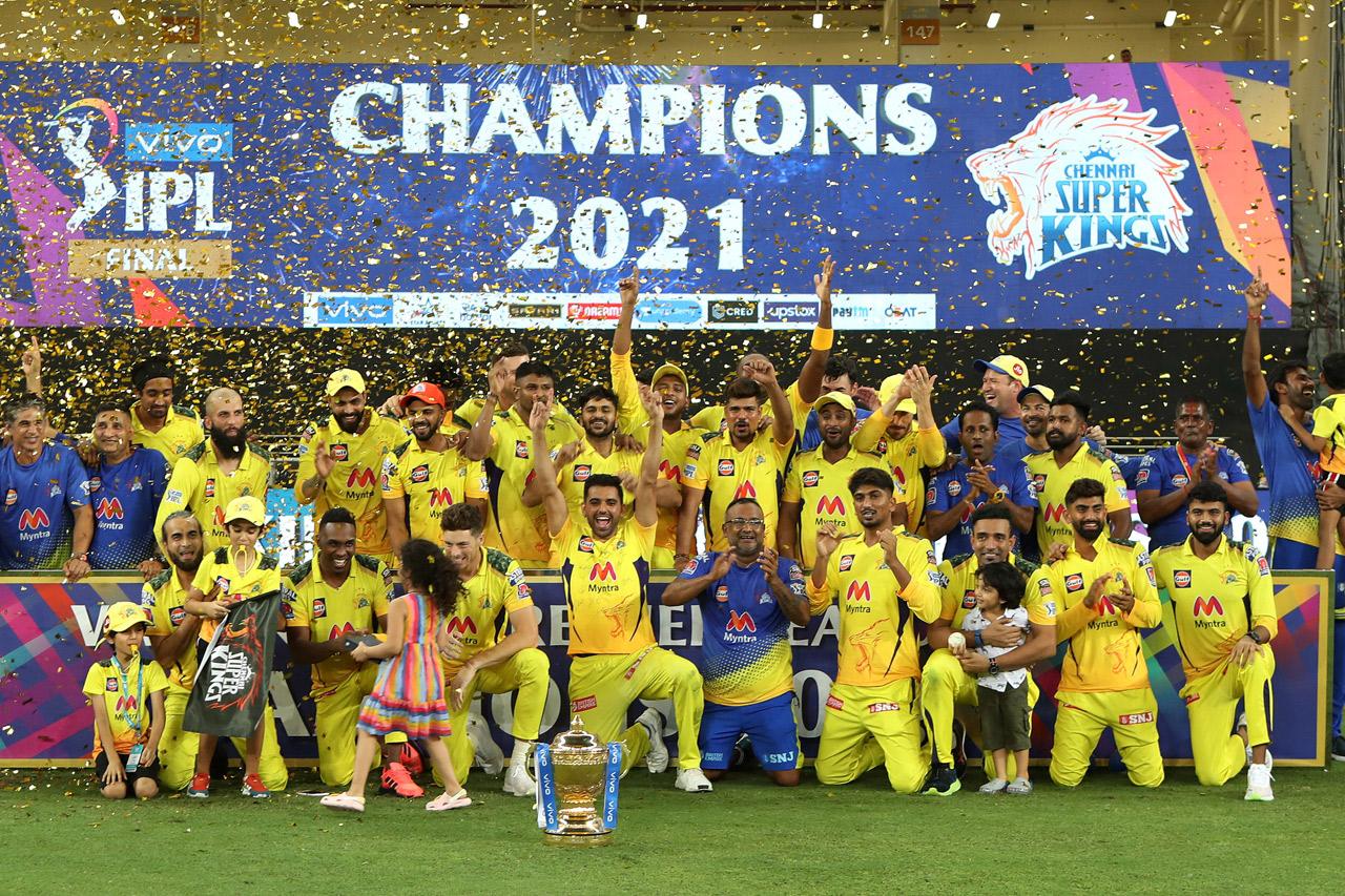 MS Dhoni and his Chennai Super Kings team pose with the IPL 2021 trophy. Many CSK players wives and kids joined them in the post-match celebrations as they lifted the IPL trophy