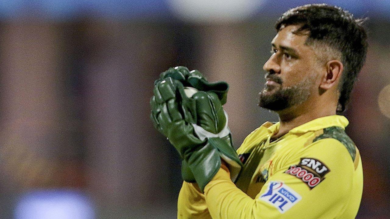 Chennai Super Kings captain MS Dhoni became the first player to complete a hundred catches for a franchise in the IPL. Dhoni completed the landmark for Chennai Super Kings when he took a simple one to dismiss Wriddhiman Saha in Ravindra Jadeja's over against Sunrisers Hyderabad in match 44 of the league. MS Dhoni took three catches in the match