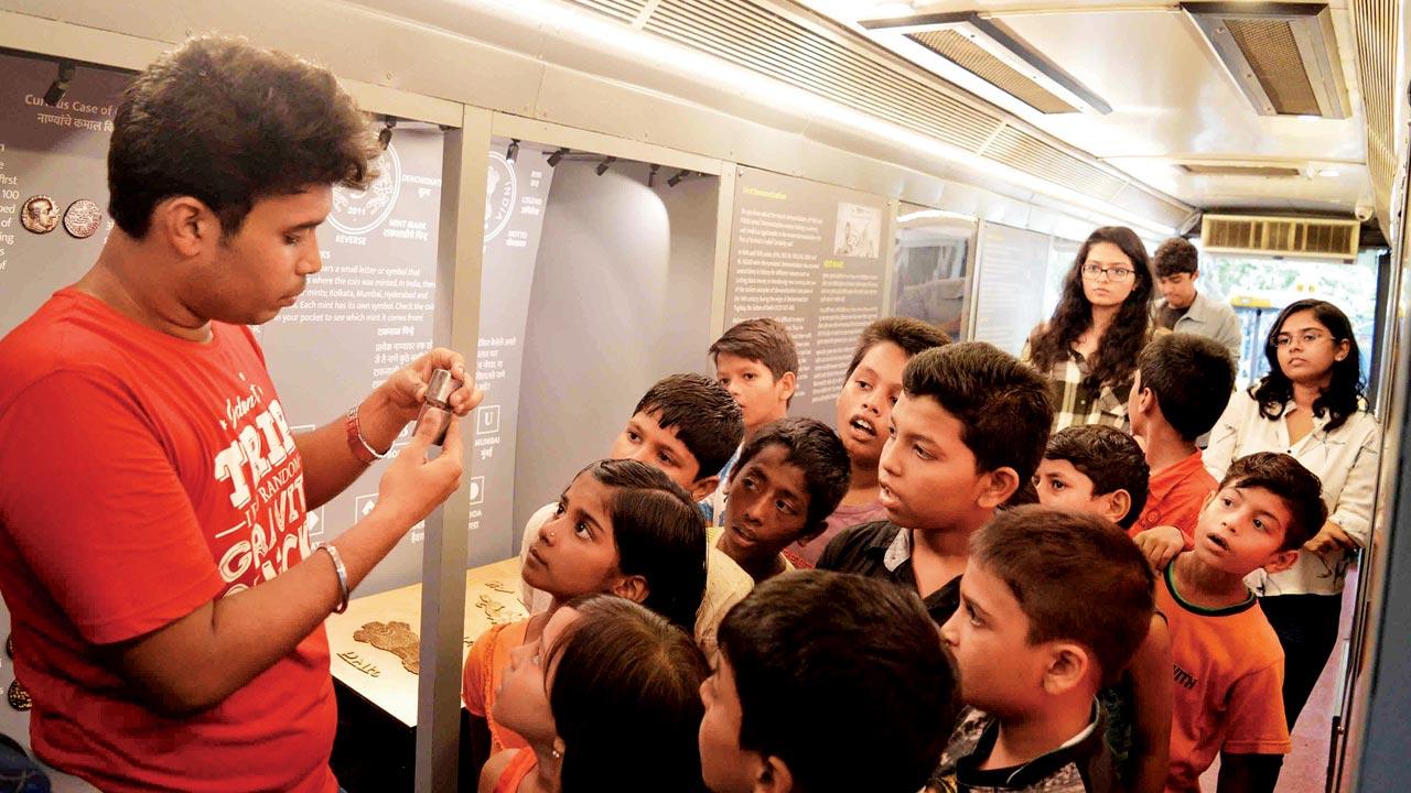 Museum on Wheels at different locations in pre-pandemic times
