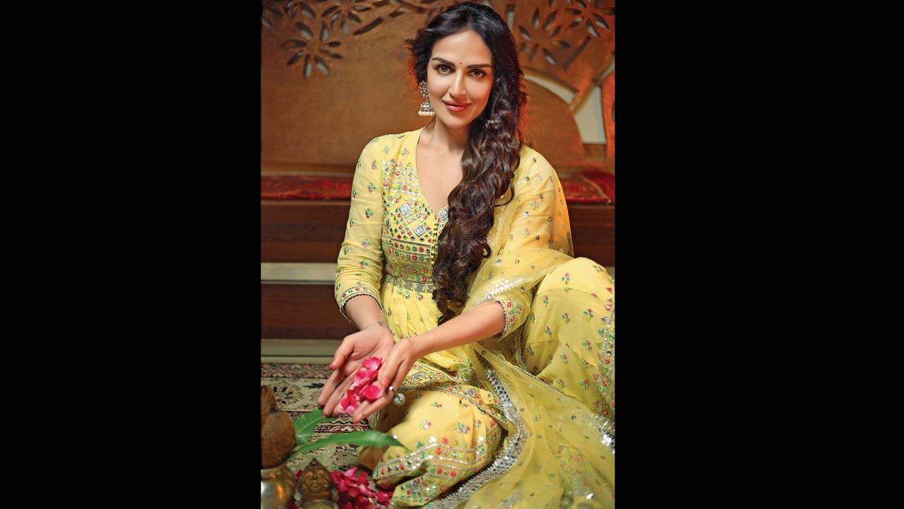  Esha Deol Takhtani 