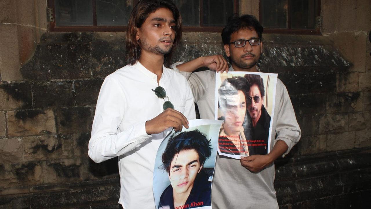Shah Rukh Khan’s fans gather outside Bombay High Court ahead of Aryan Khan’s hearing