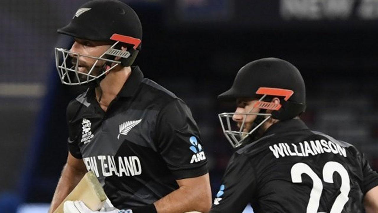 T20 World Cup: Daryl Mitchell and Kane Williamson lead New Zealand to 8-wicket win over India