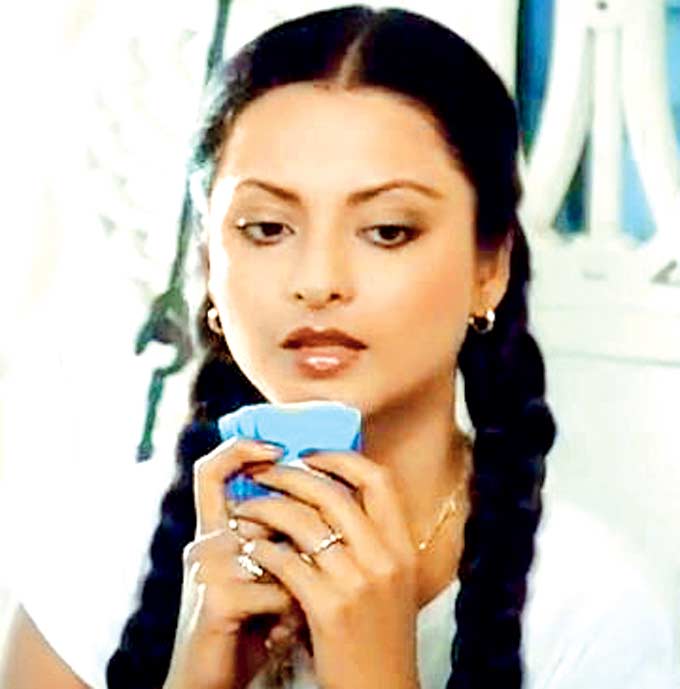 Khubsoorat (1980) - Playing Manju Dayal who transforms a suppressed family by her free spirit, Rekha is best remembered for her two plaits and the line Nirmal Anand.