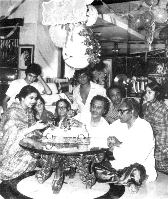 In 1976, Kishore Kumar married Yogeeta Bali. However, their marriage lasted for two years and the couple got divorced in 1978. In picture: Kishore with his family (Ashok Kumar sitting to his right)