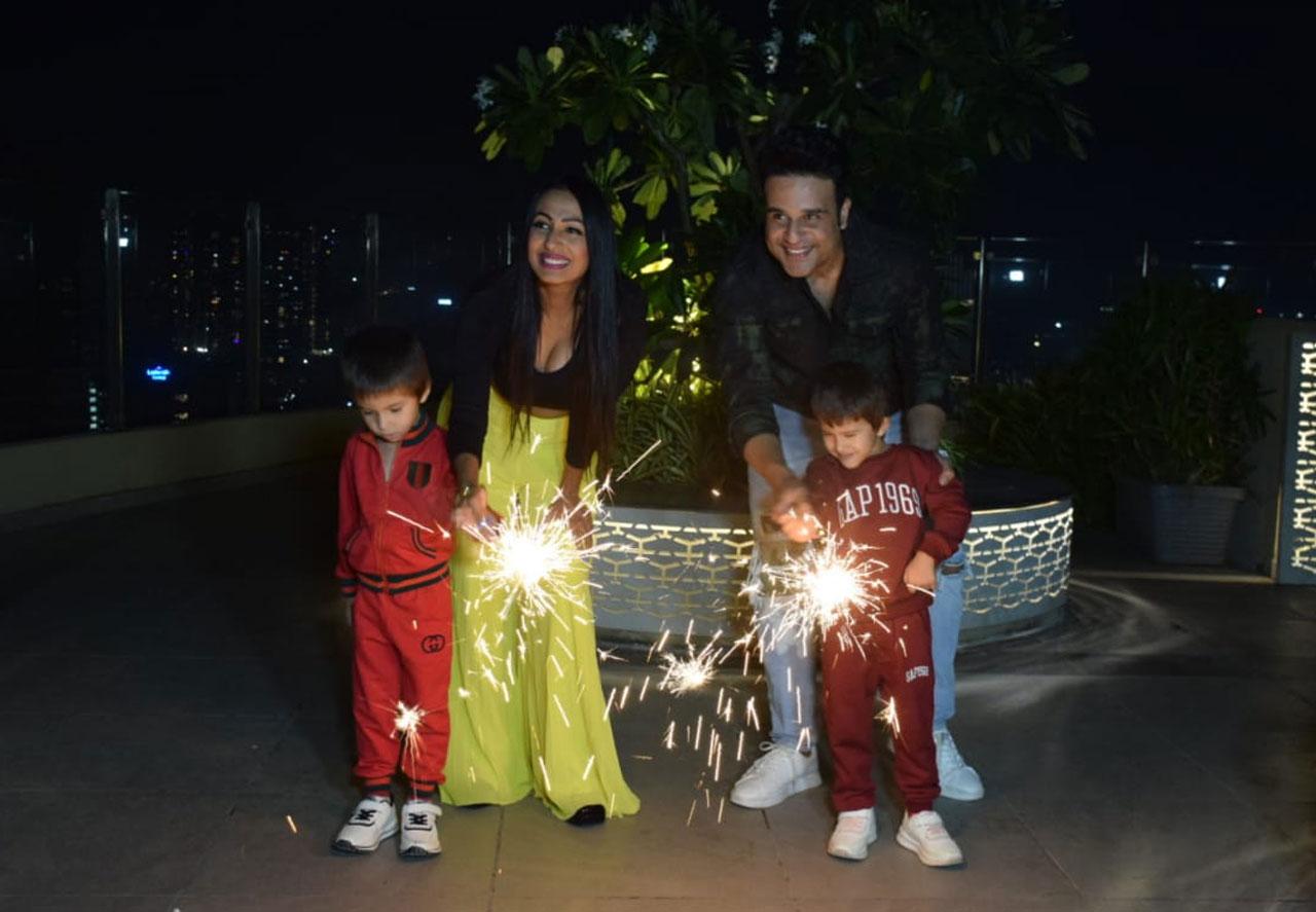 Krishaang and Rayaan were clicked with sparklers in their hands as Krushna Abhishek and Kashmera lent a helping hand, simultaneously smiling and striking a perfect pose for the flashbulbs.