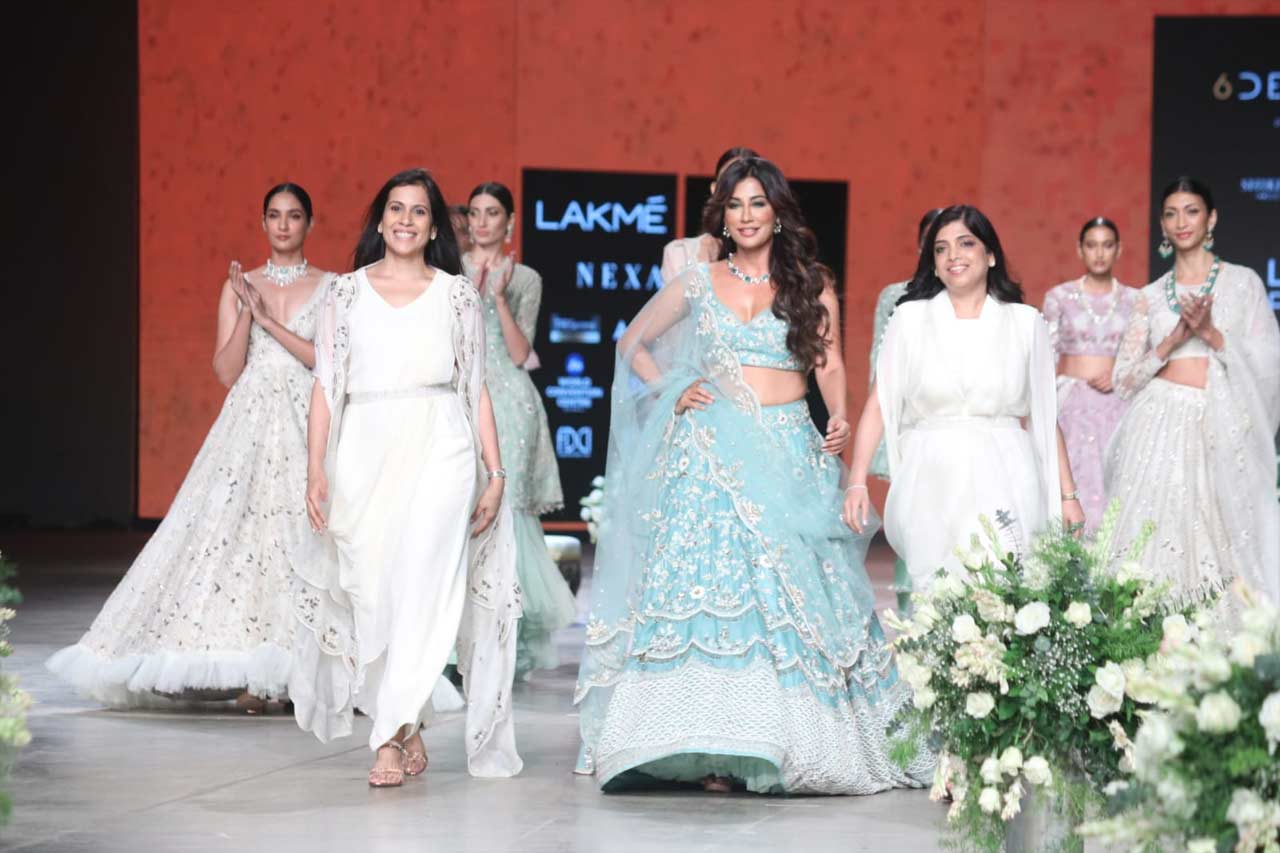 Chitrangada Singh turned showstopper for Shikha & Srishti where the designer duo exhibited their festive and wedding collection called 'Prakriti'. Chitrangada was seen wearing a blue lehenga, with white embroidery. Her delicate jewellery was truly a winner, which helped the actress flaunt the best accessory she possessed, her smile.