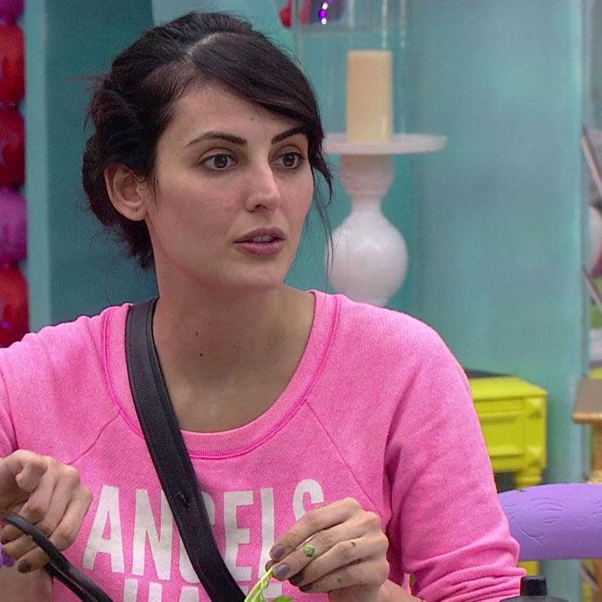Mandana Karimi: Iranian actress-model Mandana Karimi kept viewers hooked by her antics in Bigg Boss 9. Mandana has also worked in Bollywood films. She was the female lead in 'Bhaag Johnny'. In 2018, Mandana was in the news recently due to her marital life. She filed a domestic violence case against her husband Gaurav Gupta.