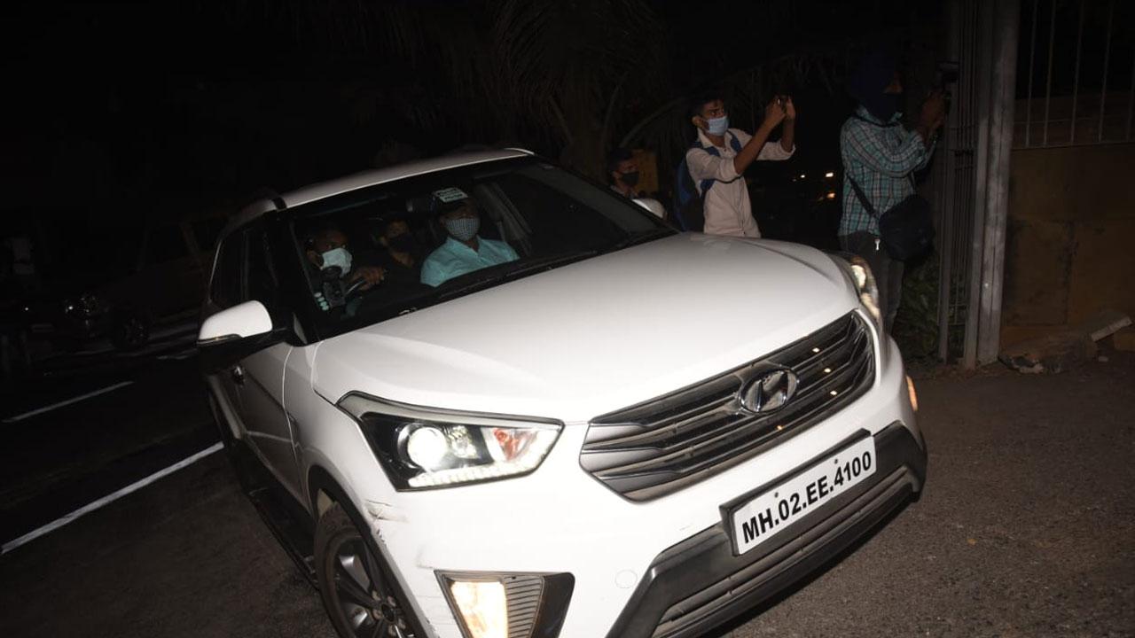 Shah Rukh Khan was clicked arriving back at Mannat. His son Aryan Khan will now be released from Arthur Road Jail tomorrow.