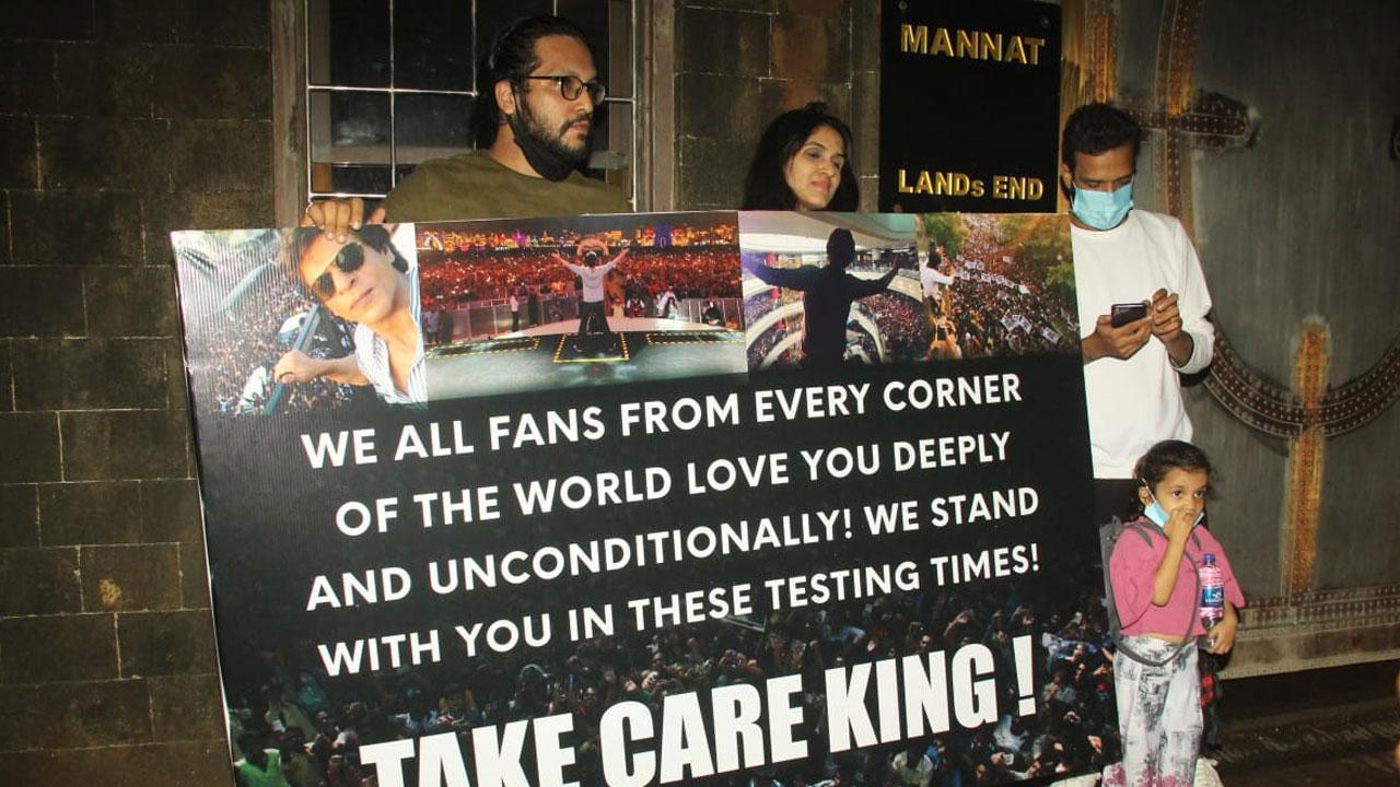 PHOTOS: Fans gather in support of Shah Rukh Khan outside Mannat