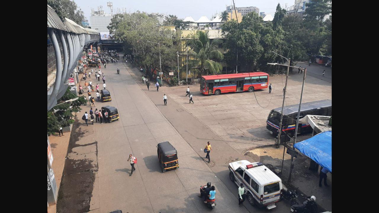 Bus services of the Brihanmumbai Electric Supply and Transport (BEST) were closed in Mumbai after incidents of stone pelting at some places here in the wake of the Maharashtra bandh. Pic/Satej Shinde