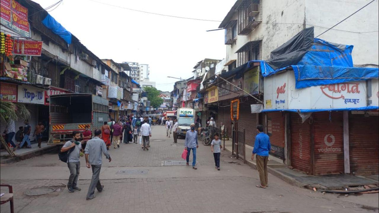Shops and other commercial establishments remained close in Mumbai. Pic/Bipin Kokate