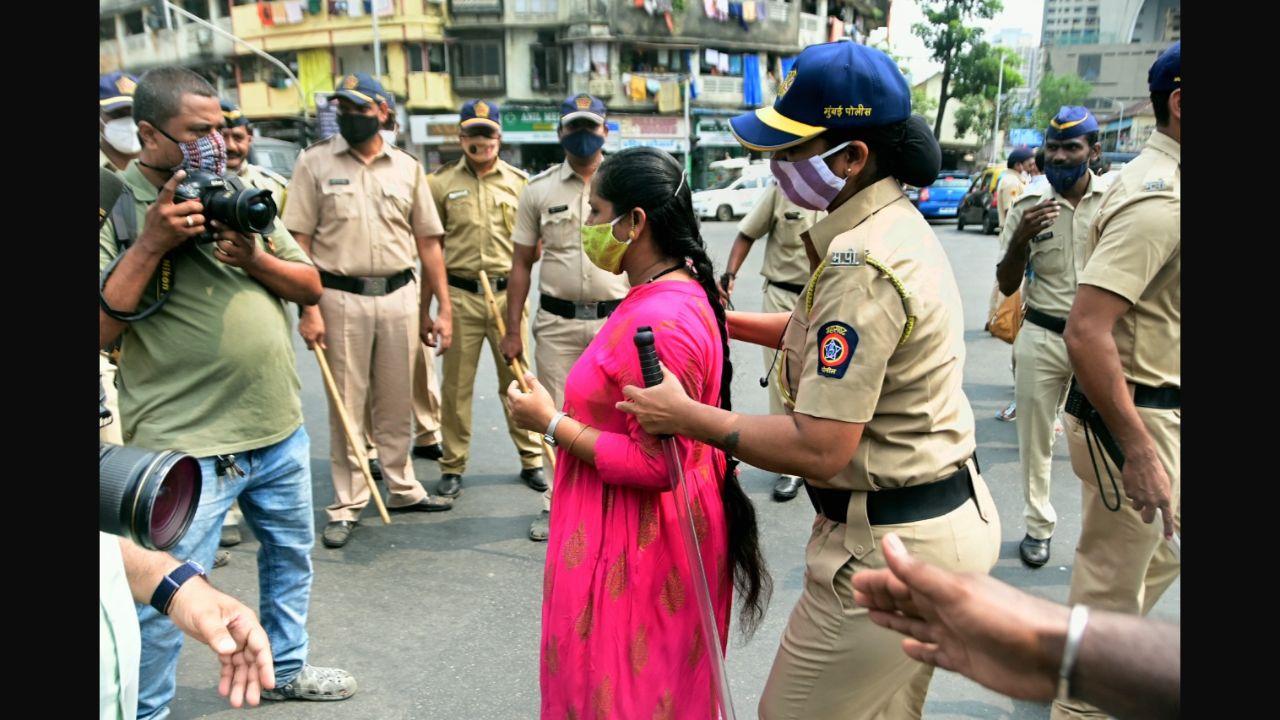 Police personnel, including women, were on patrolling duty in every area of the city to contain any untoward incident. Pic/Soorya Karkera