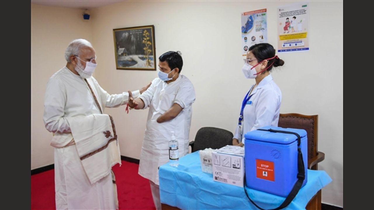 PHOTOS: Modi visits Delhi hospital to mark India's 1 bn Covid-19 vax milestone