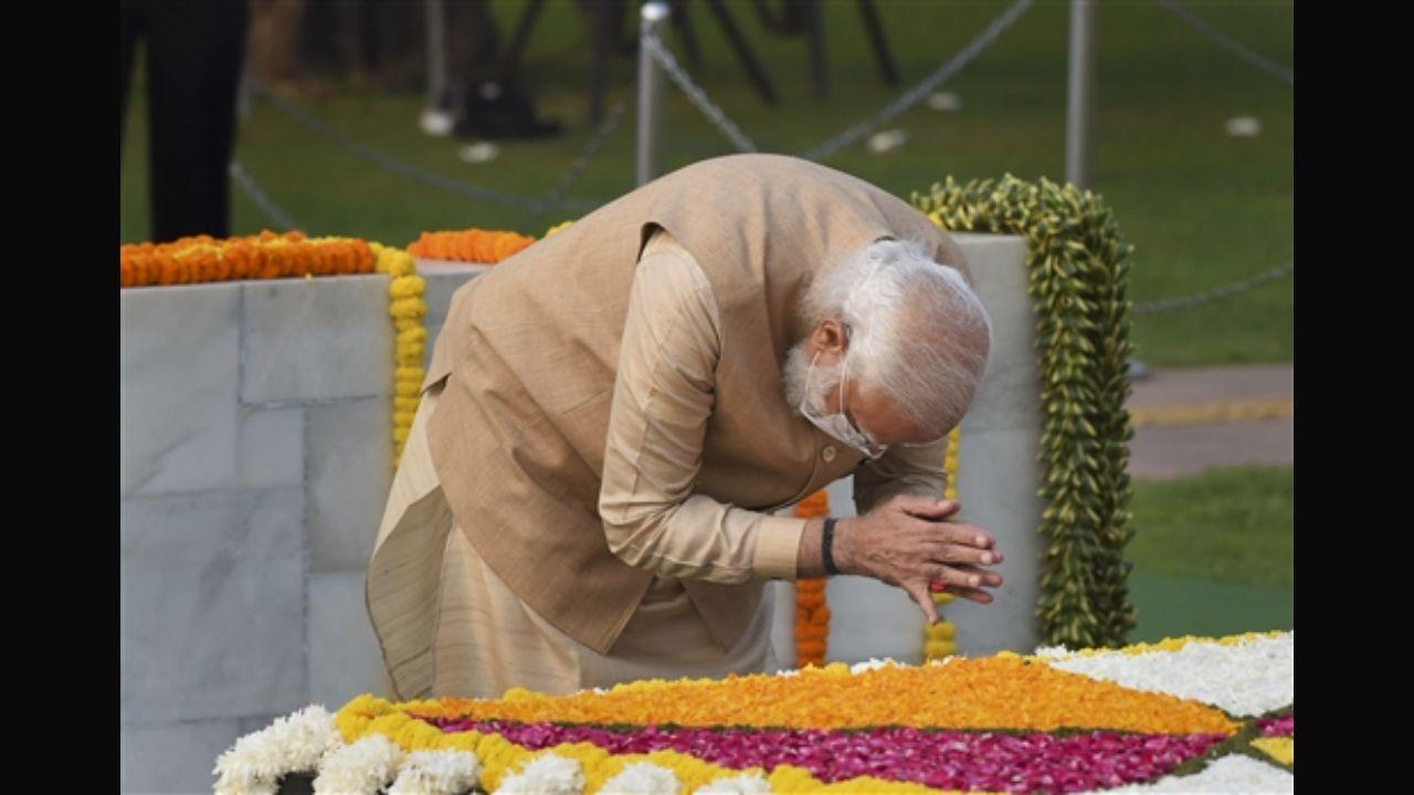 Prime Minister Narendra Modi pays homage to Mahatma Gandhi on the occasion of his birth anniversary, at Rajghat in New Delhi on Saturday. Pic/PTI