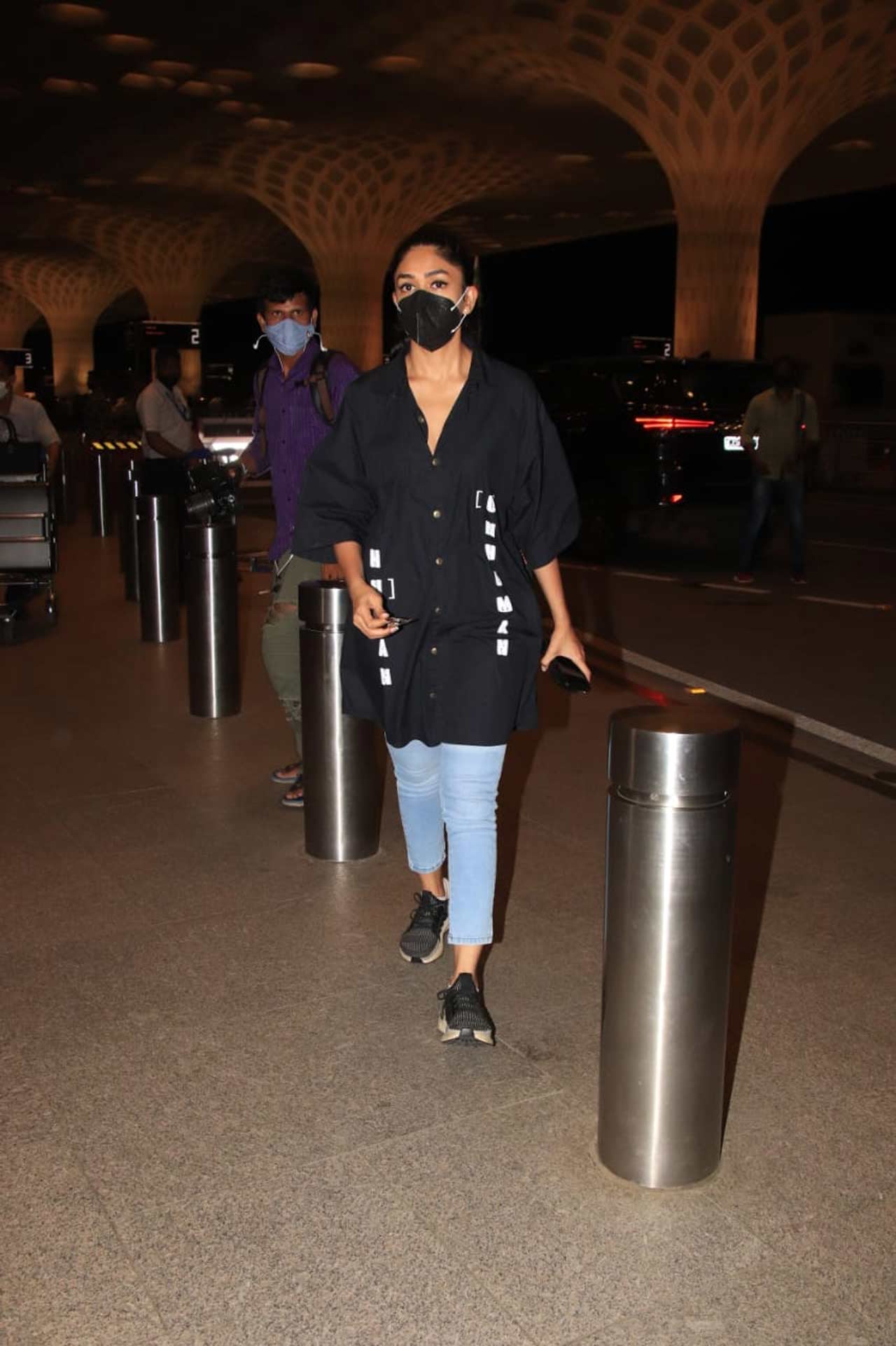 Mrunal Thakur was clicked in a casual black shirt, teamed with a pair of denims. Her outfit was the perfect comfy airport look. 
