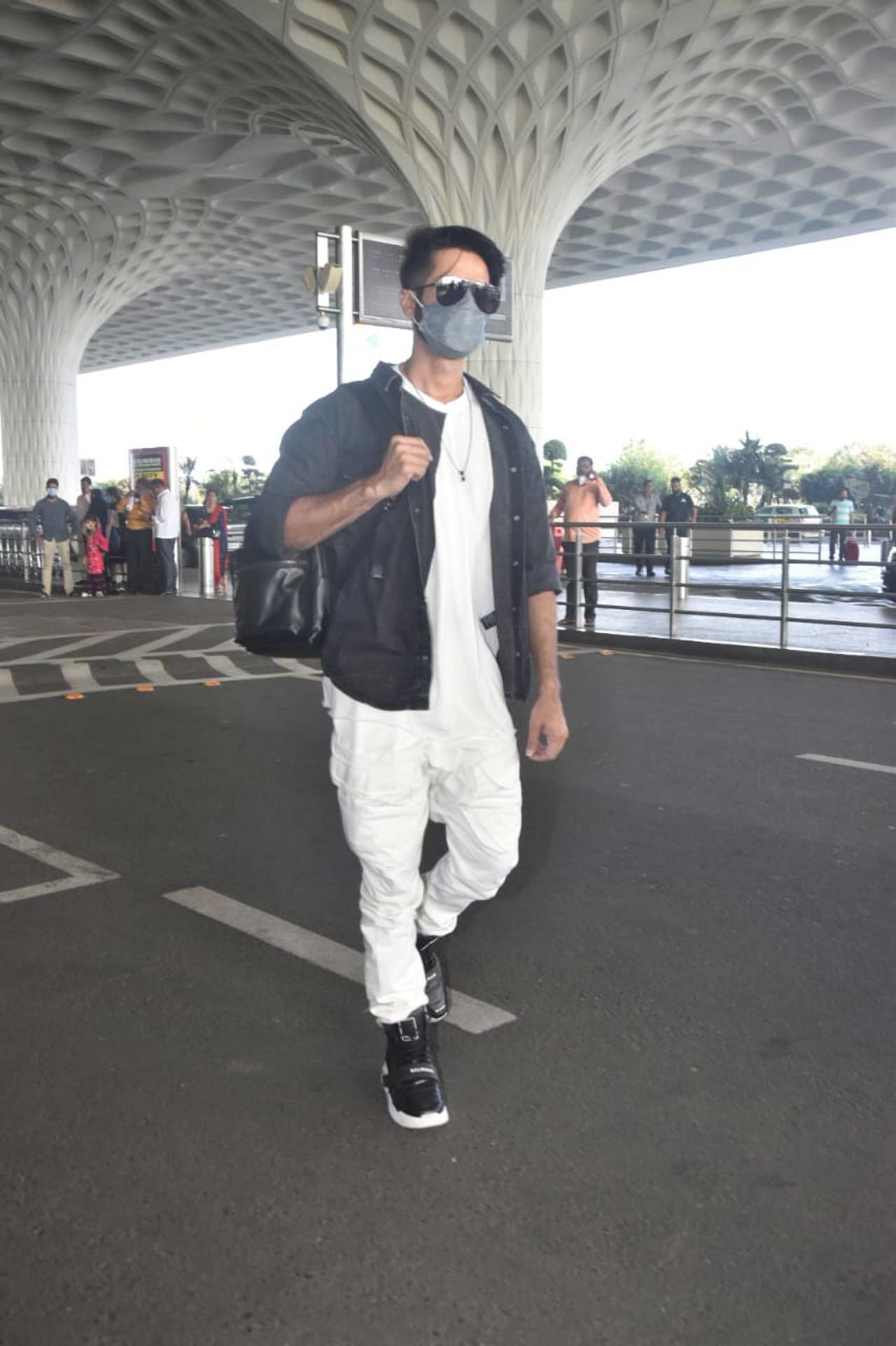 Shahid Kapoor, who is currently juggling a few projects, was also snapped at the Mumbai airport. Shahid recently announced the release date of his film 'Jersey' on social media. The film will release on December 31, 2021.