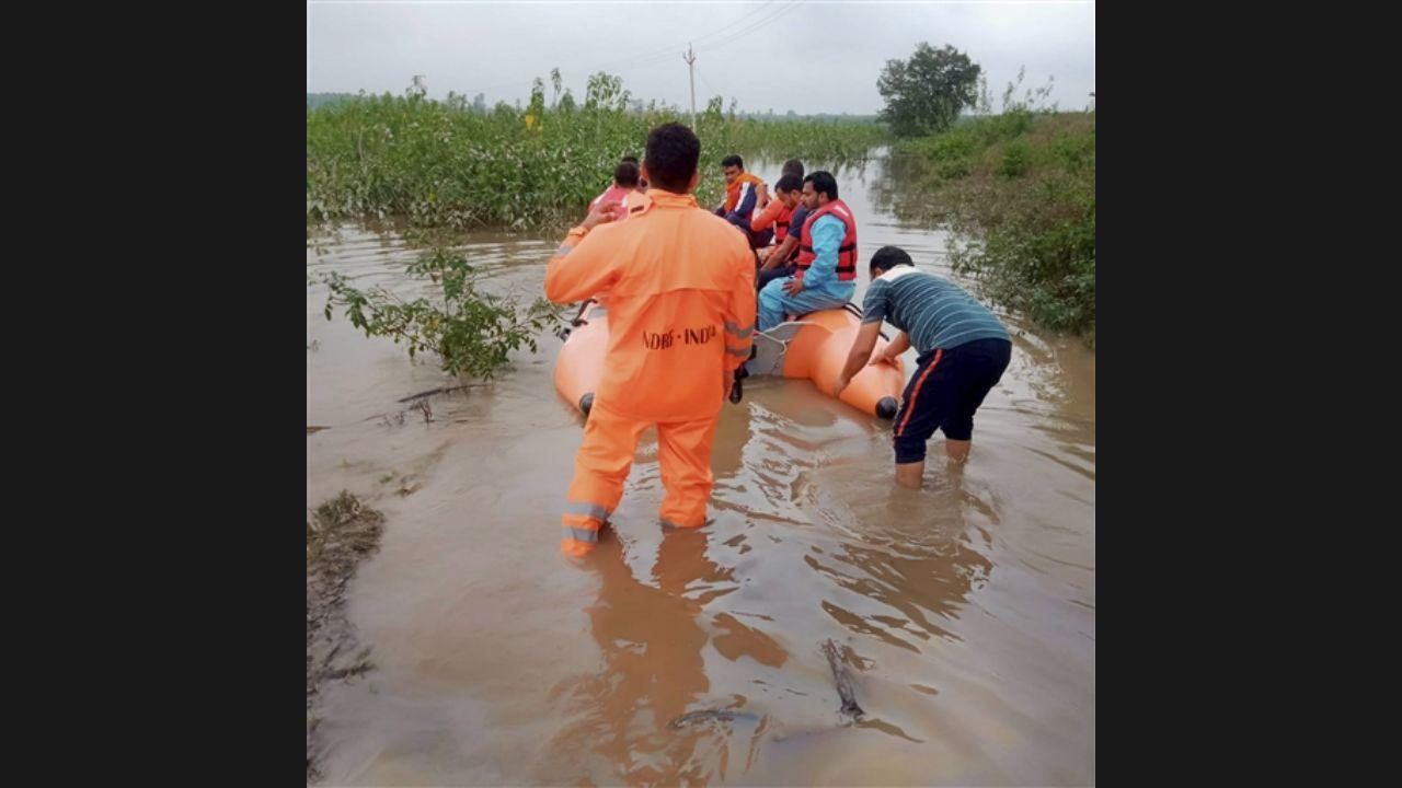 The NDRF has deployed 15 teams in the state. The Kumaon region of the hill state has been severely hit by heavy rains, leading to razing of houses and leaving many trapped in the debris. Pic/PTI