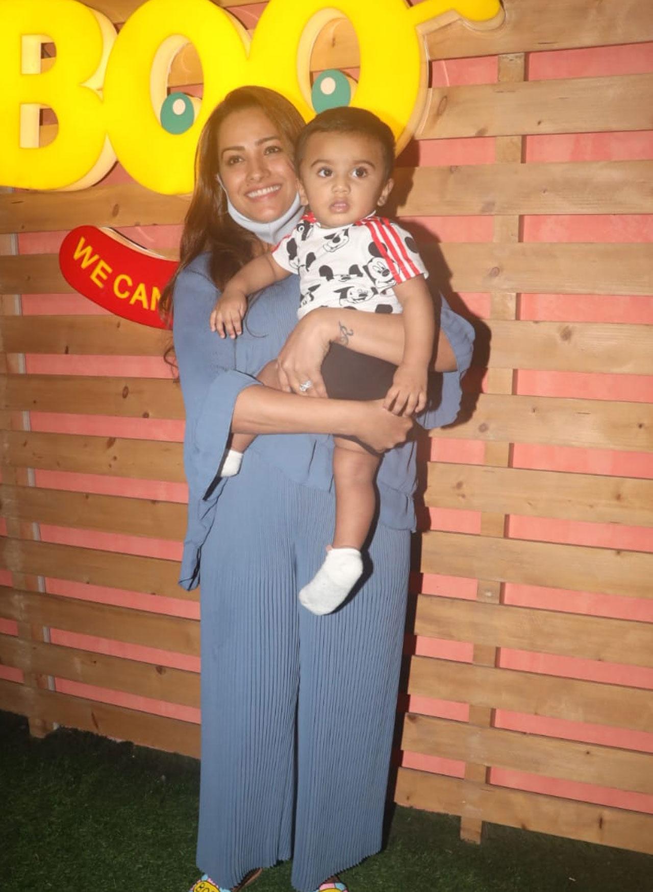 Actress Anita H Reddy also looked stylish and simple in her outfit at Krishiv's first birthday bash. She too had the company of her son Aaravv. 