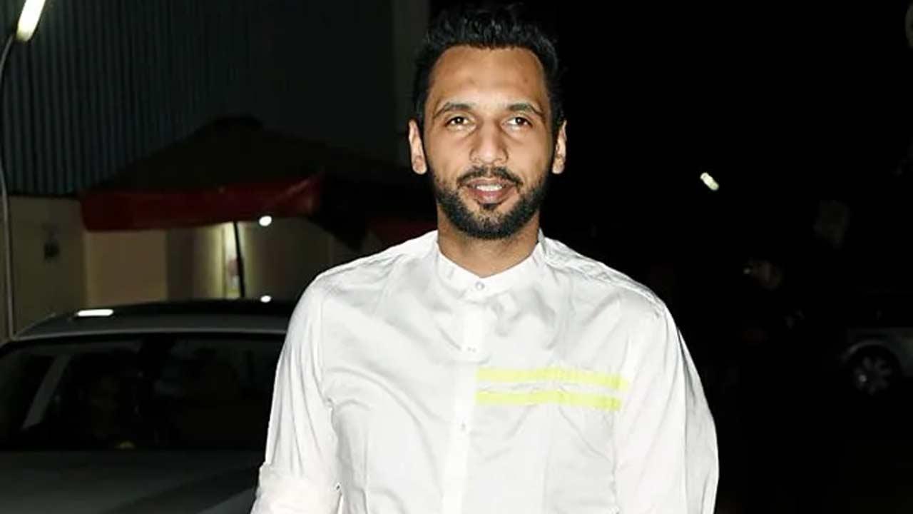 Punit Pathak and his wife Nidhi Moony Singh paint the town red with their romantic video