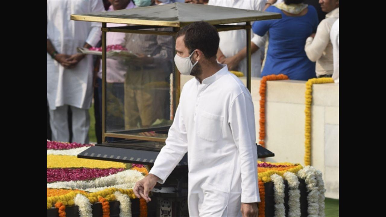 Sonia, Rahul pay tributes to Mahatma Gandhi, Shastri on their birth anniversaries