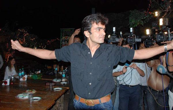 Raja Chaudhary: The ex-husband of popular TV actress Shweta Tiwari, Chaudhary has always been in the news for the wrong reasons. He has been arrested for creating ruckus outside Tiwari's house, slapping girlfriend Shraddha Sharma, and so on. Raja was part of Bigg Boss Season 2.