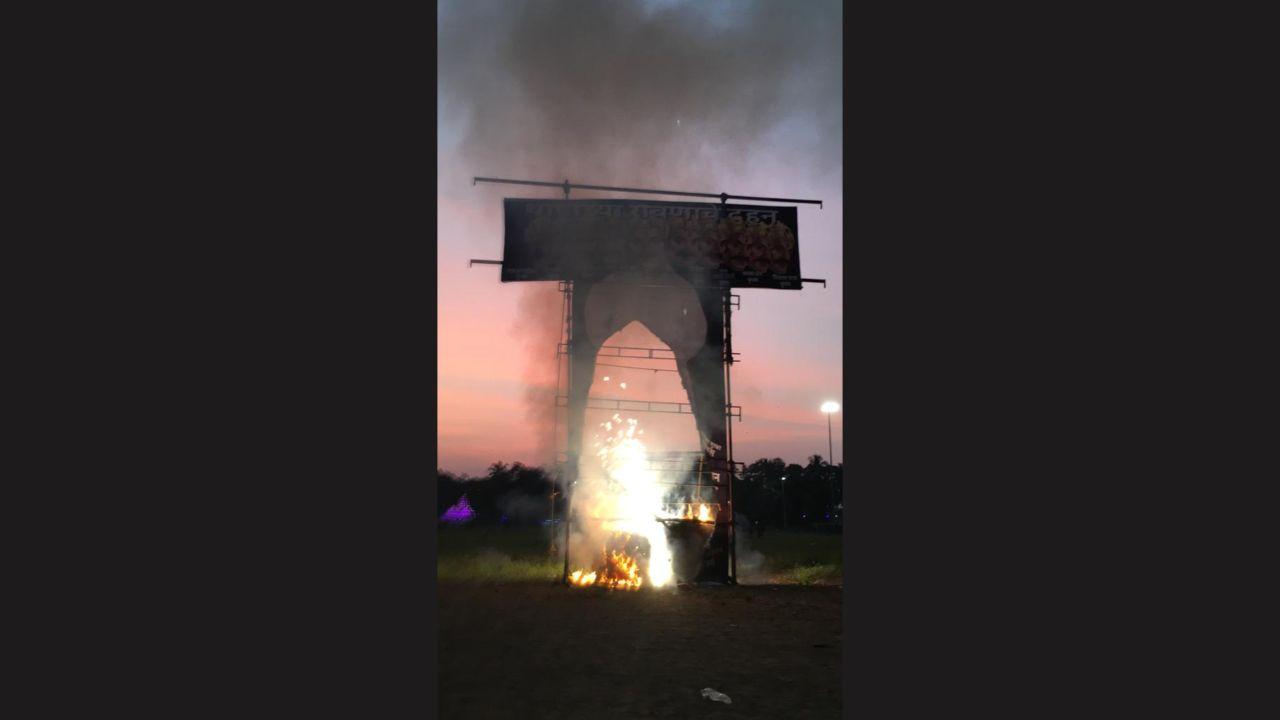 Shiv Sena workers burning effigy of Ravana at Shivaji Park, Dadar. Pic/Atul Kamble