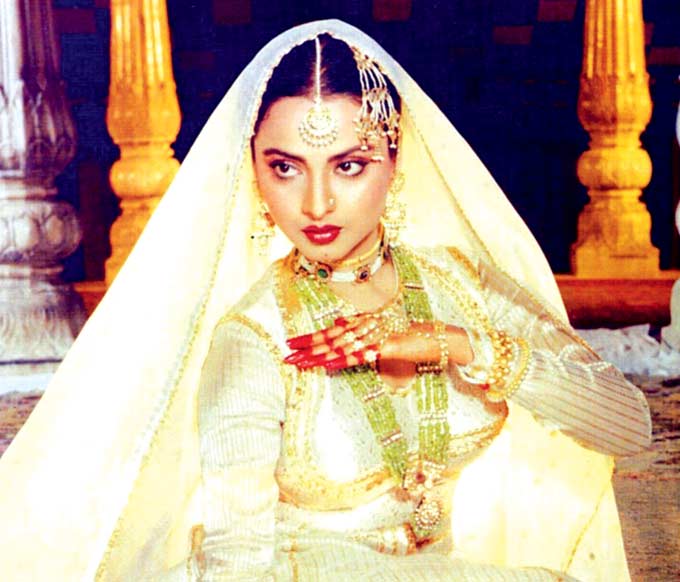 Umrao Jaan (1981) - Umrao Jaan, a famous Lucknowi courtesan's love for poetry and her heart-breaks was beautifully portrayed by gems like Dil cheez kya hai, Justuju jiski.