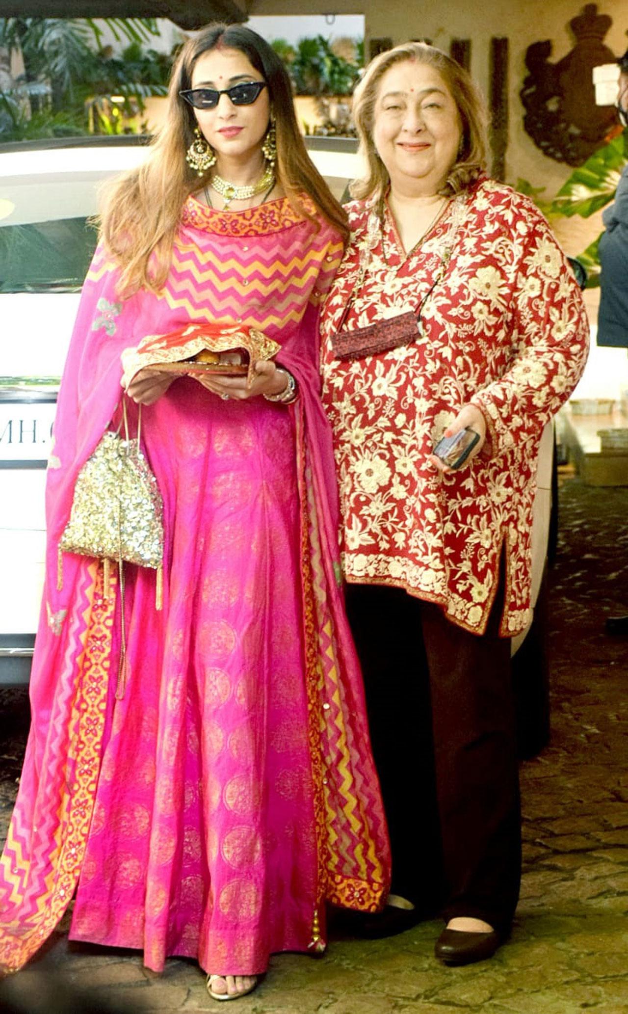 Rima Jain arrived with daughter-in-law Anissa Malhotra who looked beautiful in a pink sharara. A dash of swag with black sunglasses for the Kapoor bahu.