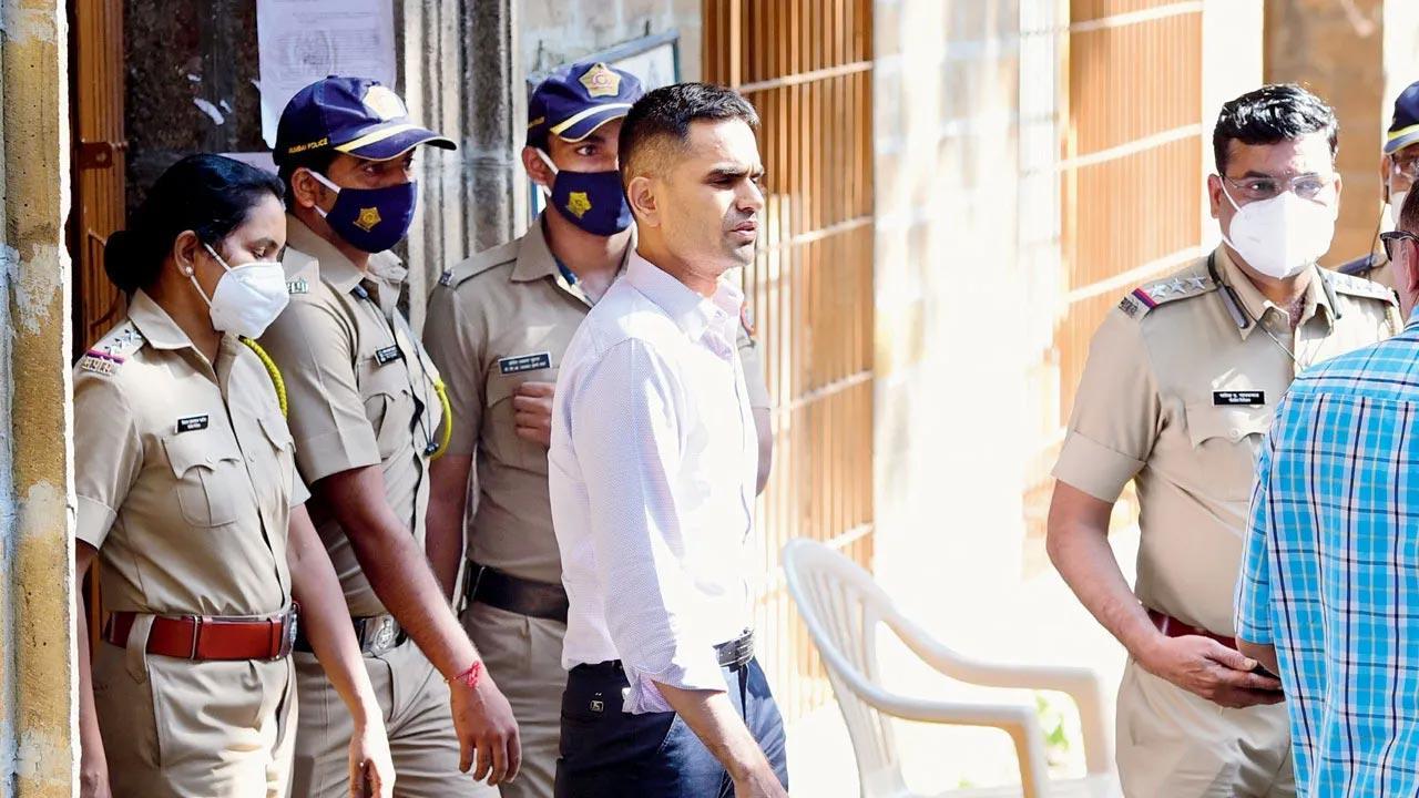 Advocate approaches police for FIR against Wankhede, 5 others for 'extortion'