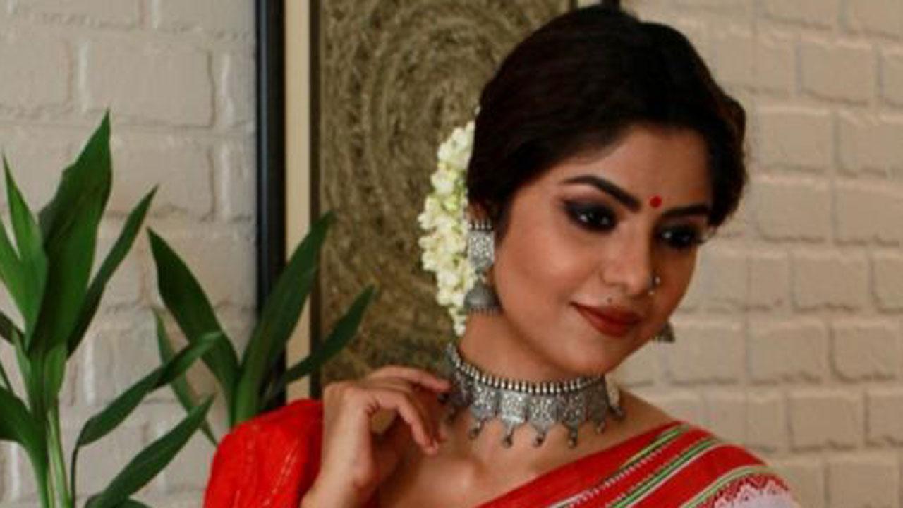 Exclusive! 'I will offer Pushpanjali to Maa Durga, have delicious bhog and wear a saree,' says Sayantani Ghosh
