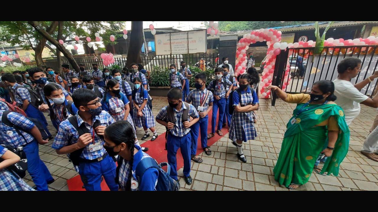 Various schools welcomed the students with 'rangolis' (colourful traditional patterns), flowers and balloons on the first day of reopening of the institutions. PIc/ Pradeep Dhivar
