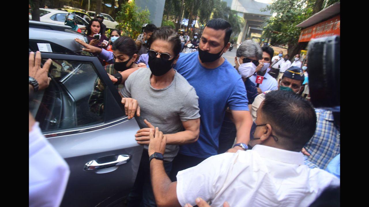 EXCLUSIVE VIDEO: Shah Rukh Khan visits son Aryan in Arthur Road jail