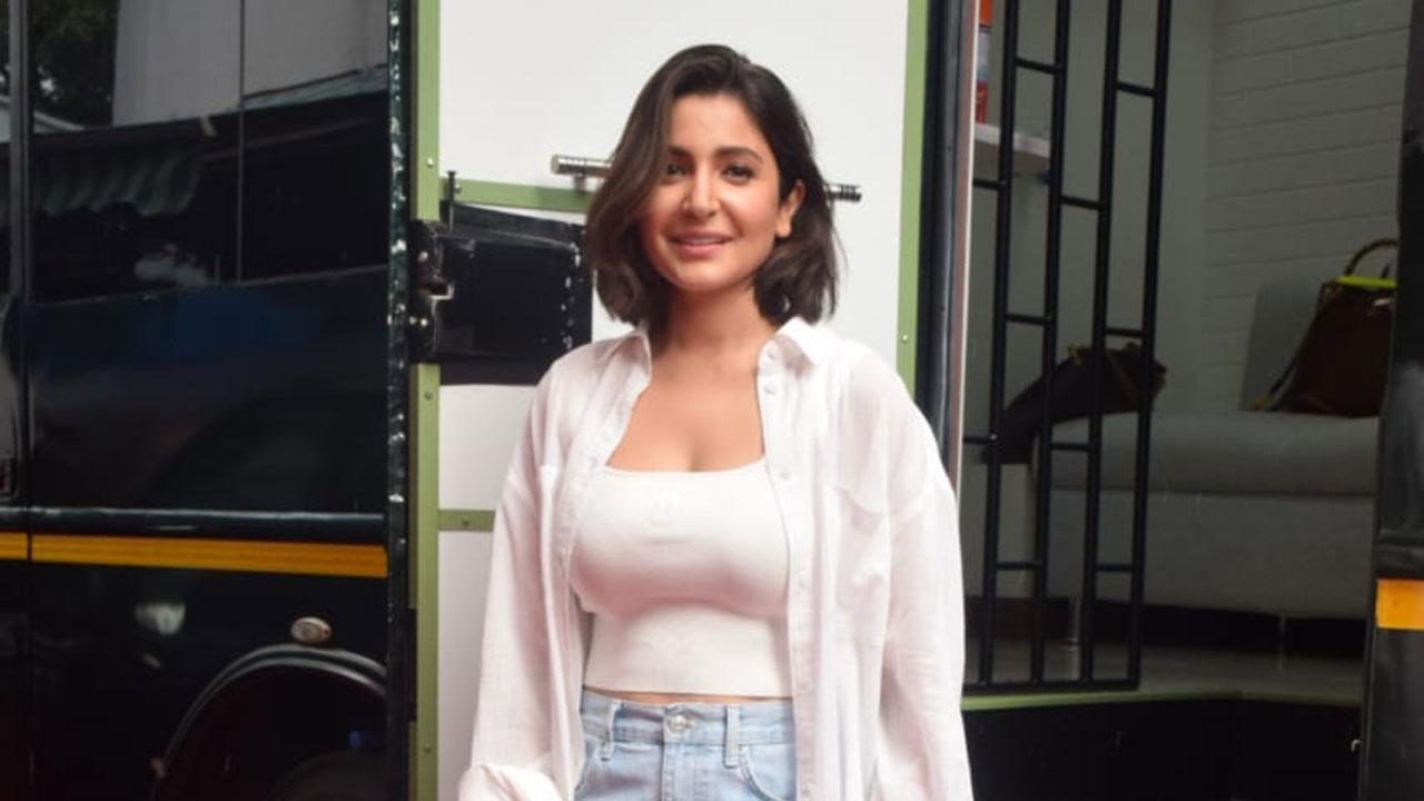 Anushka Sharma's 'whole heart in one frame' is an adorable picture of Vamika with Virat Kohli 