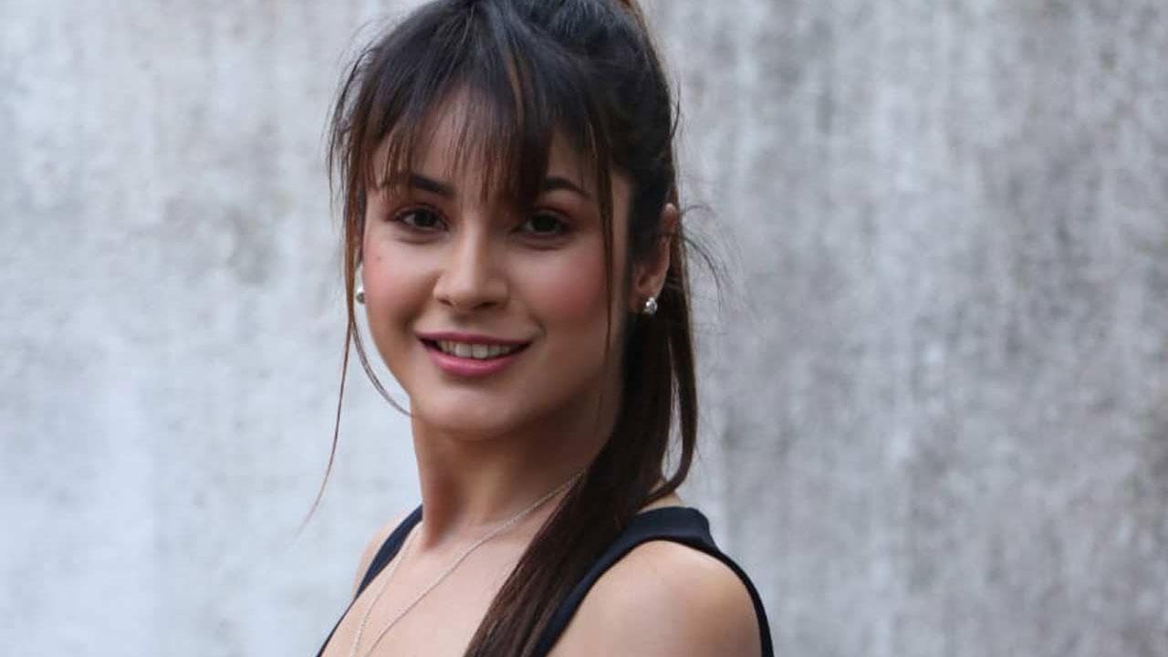 Shehnaaz Gill becomes Shehnaaz Kaur Gill Shukla on the sets of her film Honsla Rakh: Watch Video