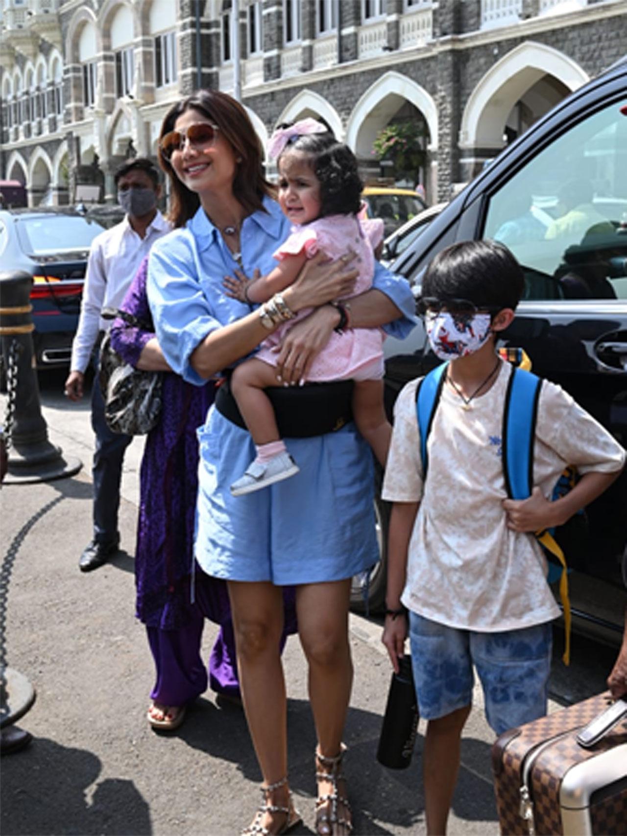 Bollywood star Shilpa Shetty was spotted at the Gateway as she was traveling to Alibaug with children Viaan and Samisha, and mother Sunanda Shetty. Her husband Raj Kundra was missing from the family outing. 