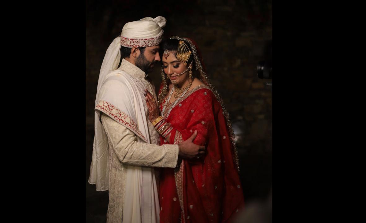 Shireen Mirza looks resplendent as a bride in her wedding picture