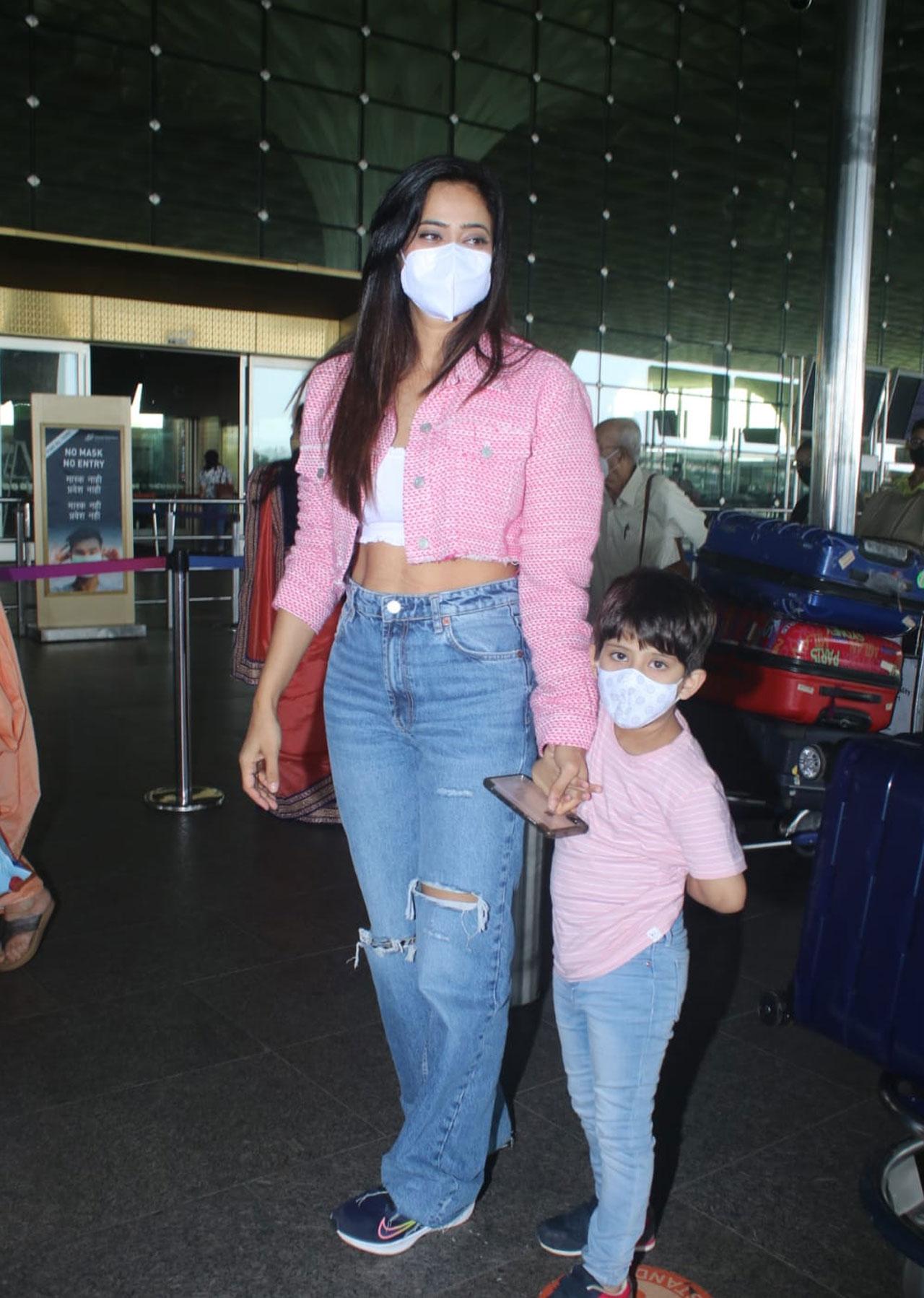 Shweta Tiwari's estranged husband Abhinav Kohli, when she was unwell, shared a cryptic post on social media, which said how actors entertain their fans, forget about themselves, and focus on work. He also wished Shweta to get well soon and get back to her work schedule.
 