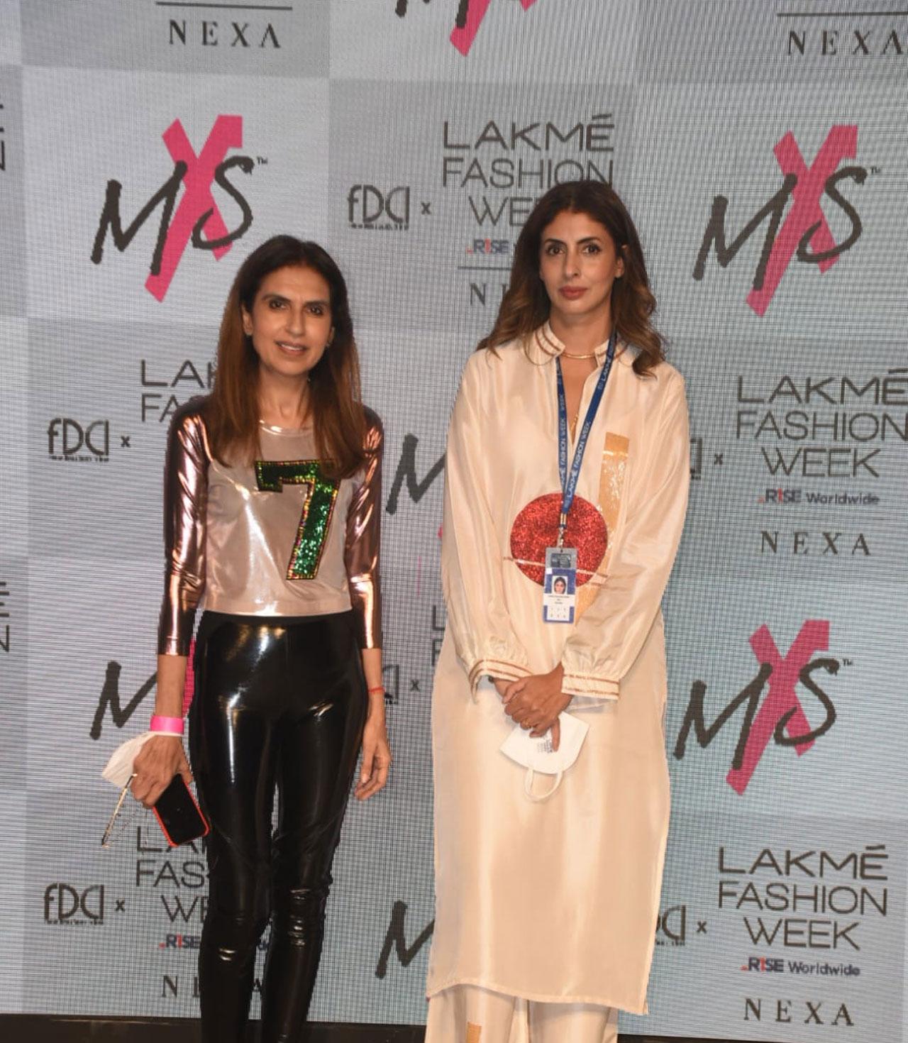 Ace fashion designer Monisha Jaising and Shweta Bachchan Nanda struck a stylish pose together at the first day of the 2021 Lakme Fashion Week. Needless to say, both the ladies were looking stylish and elegant.