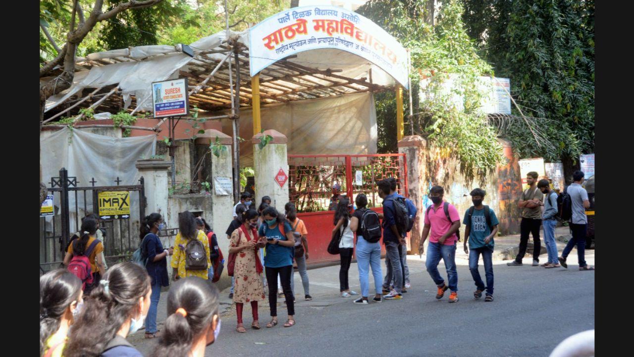 Students are not happy about the cafeterias being shut in colleges. 'We do have options to eat outside the campus, but they are expensive compared to the college canteen. We already have restaurants functioning, then why not college canteens. Many in Mumbai come to colleges from faraway places,' a student said. Pic/Satej Shinde
