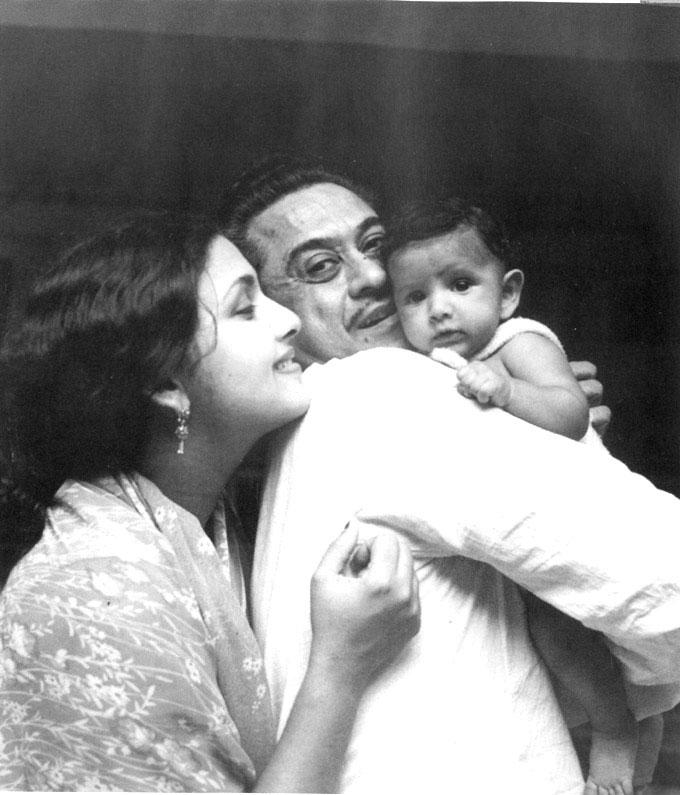 Kishore Kumar used to skip classes and used to sing songs and practise his trademark 'Yodeling' under an 'imli' (tamarind) tree. In picture: Kishore with his wife Leena Chandavarkar and son Sumit