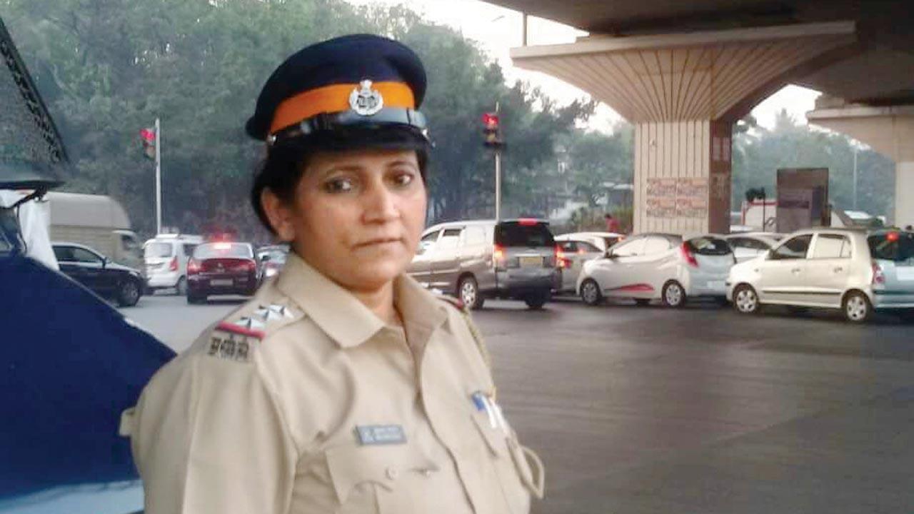 Mumbai Crime: Self-proclaimed ‘super cop’ caught taking bribe of Rs 40,000