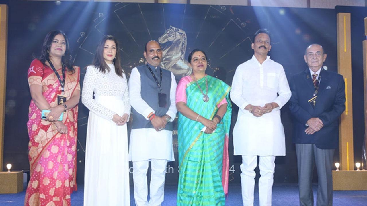 1st edition of Aaj Ke Karamveer awards felicitates achievers from various fields