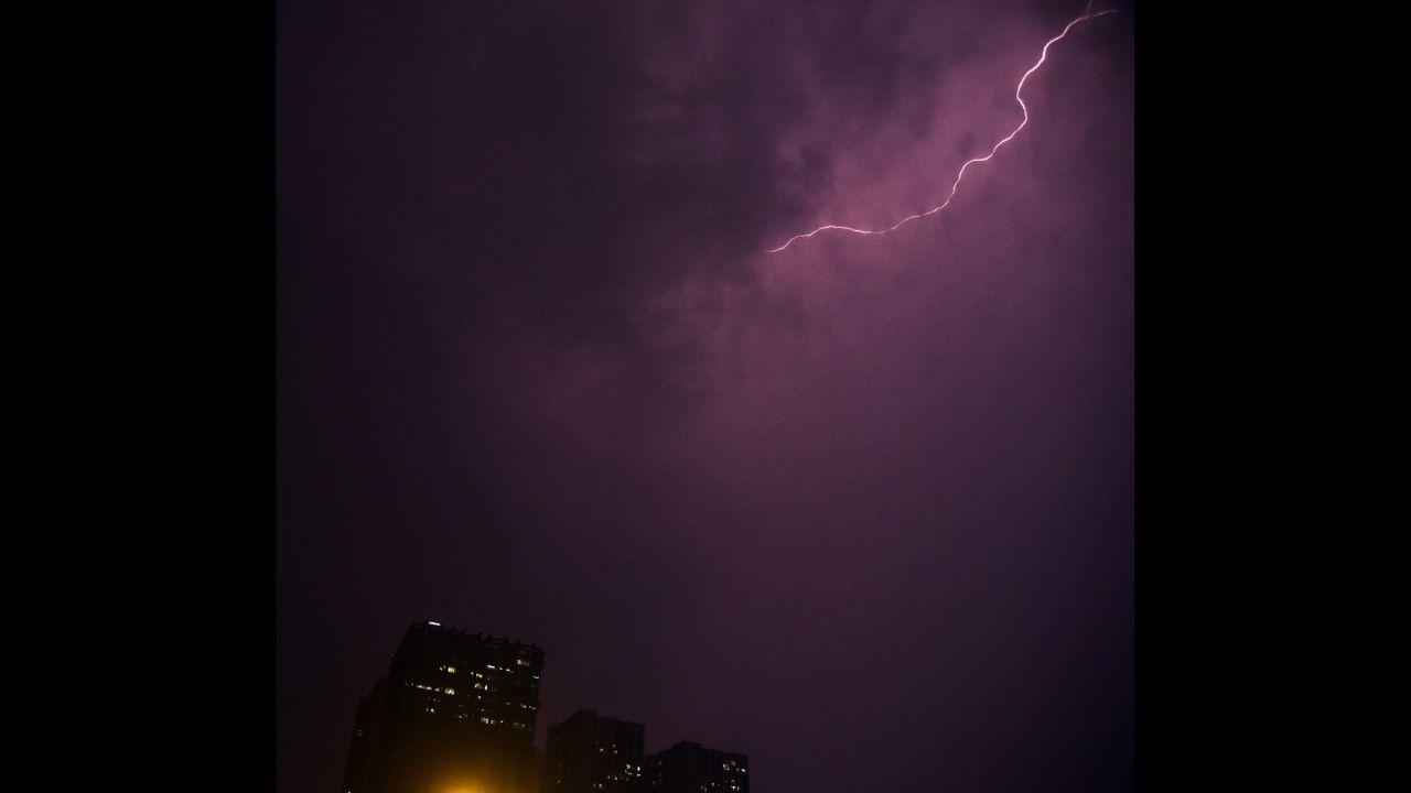 1 killed in lightning strike in Thane