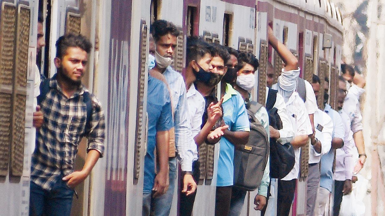 Mumbai: 100 per cent local train services from Oct 28, but no access to those not vaccinated