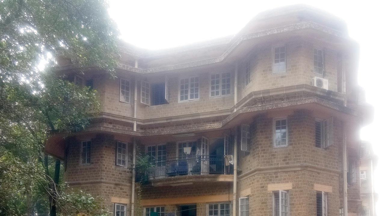 29 under-grad medical students of  KEM Hospital test positive for Covid-19