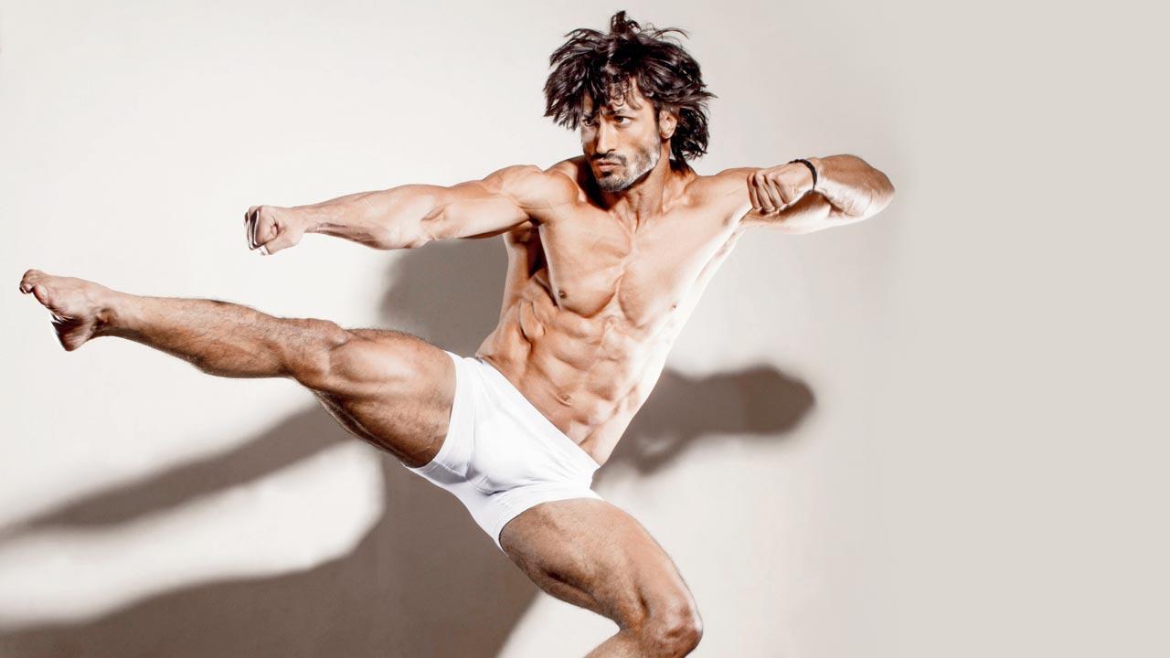 Vidyut jamwal outlet gym trainer